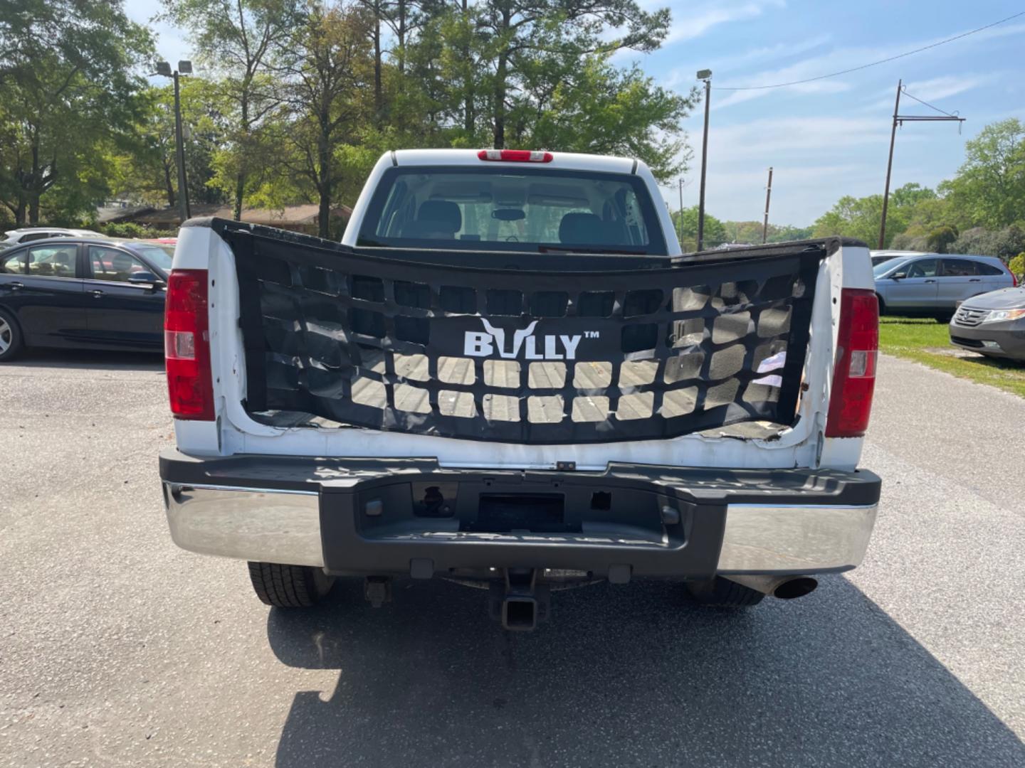 2008 WHITE CHEVROLET SILVERADO 2500H WORK TRUCK (1GCHK23KX8F) with an 6.0L engine, Automatic transmission, located at 5103 Dorchester Rd., Charleston, SC, 29418-5607, (843) 767-1122, 36.245171, -115.228050 - Well Maintained, Local Trade-in with CD/AUX/AM/FM, Cold Cold A/C, Easy-clean Vinyl Floor, Keyless Entry, Tow Package, Clean CarFax (no accidents reported!), Certified One Owner!! 171k miles Located at New Life Auto Sales! 2023 WINNER for Post & Courier's Charleston's Choice Pre-owned Car Dealer AND - Photo#5